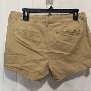 A.N.A khaki Women’s Shorts. Size 4 and 6 Brand New still with tags 35 in on seam